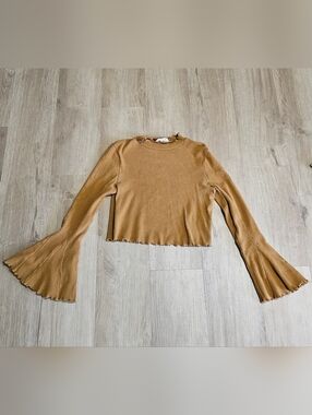 Love Riche Cropped Lond Bell Sleeved Top in Camel/Tan Size Medium
